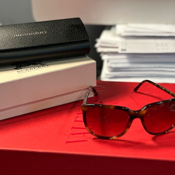 Burberry sunglasses.  Wore 1-3 times only.  Comes with case and box.  Almost new - Picture 3 of 3